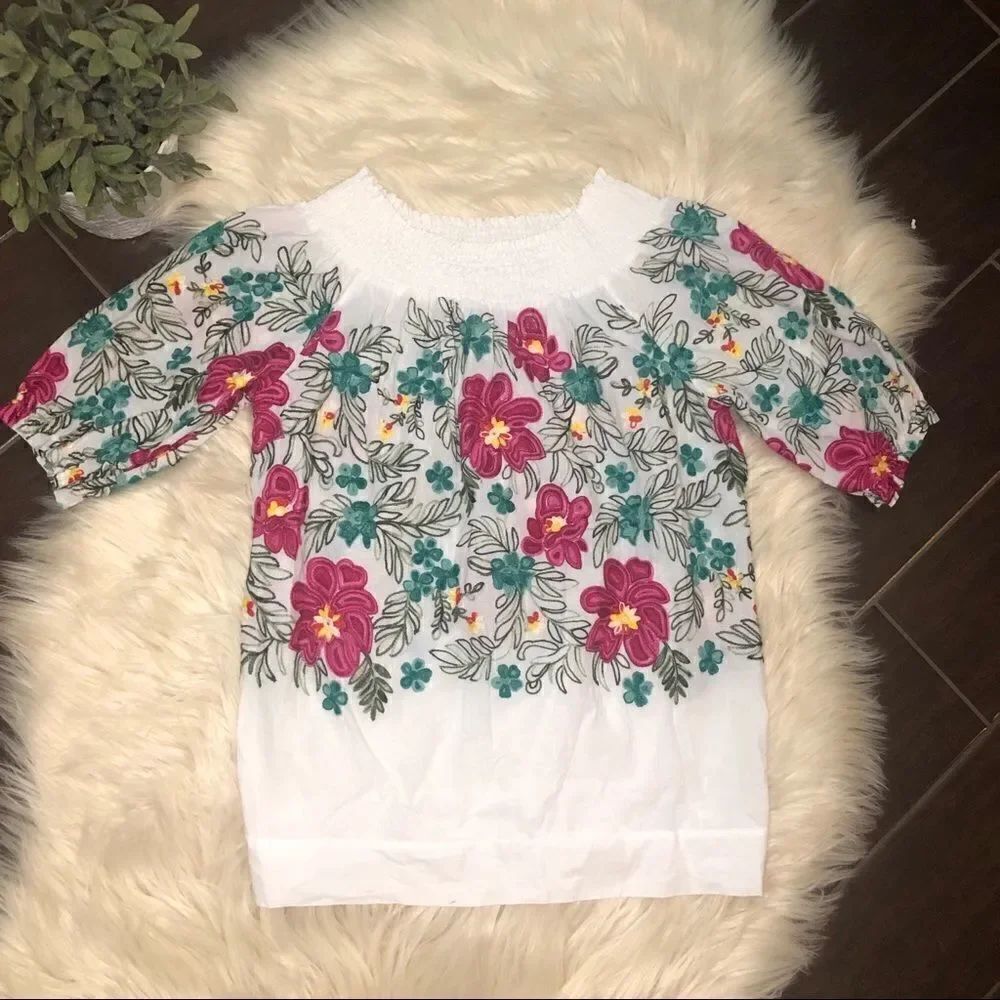 Studio West apparel white off the shoulder embroidery blouse sz large